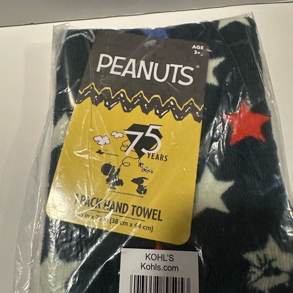 Peanuts 75th Anniversary Hand Towel with Stars - Picture 4 of 4